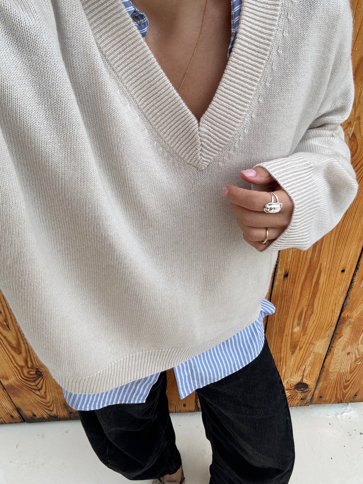 FENJA V-NECK CREME