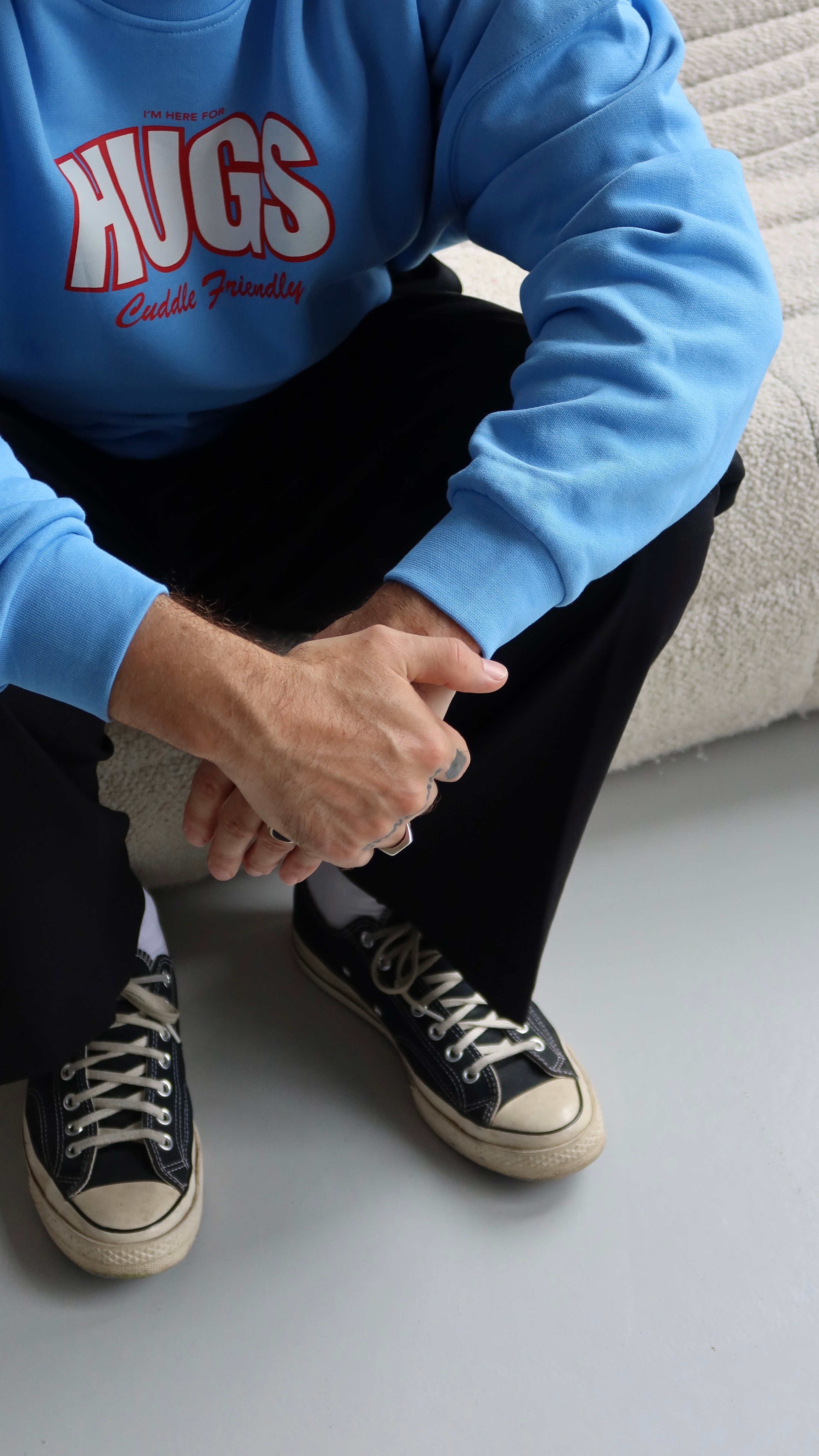HUGS SWEATSHIRT POOL BLUE
