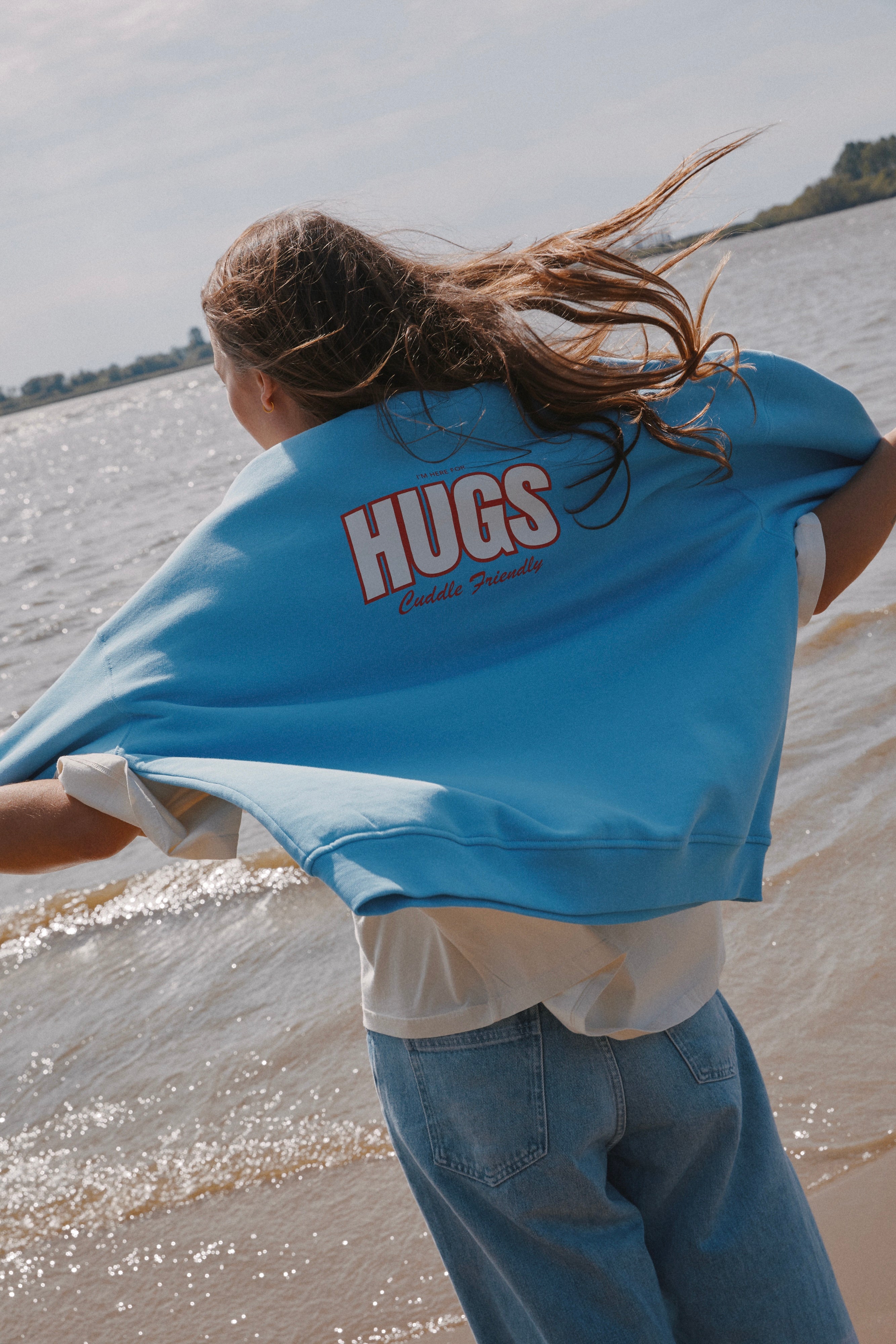 HUGS SWEATSHIRT POOL BLUE