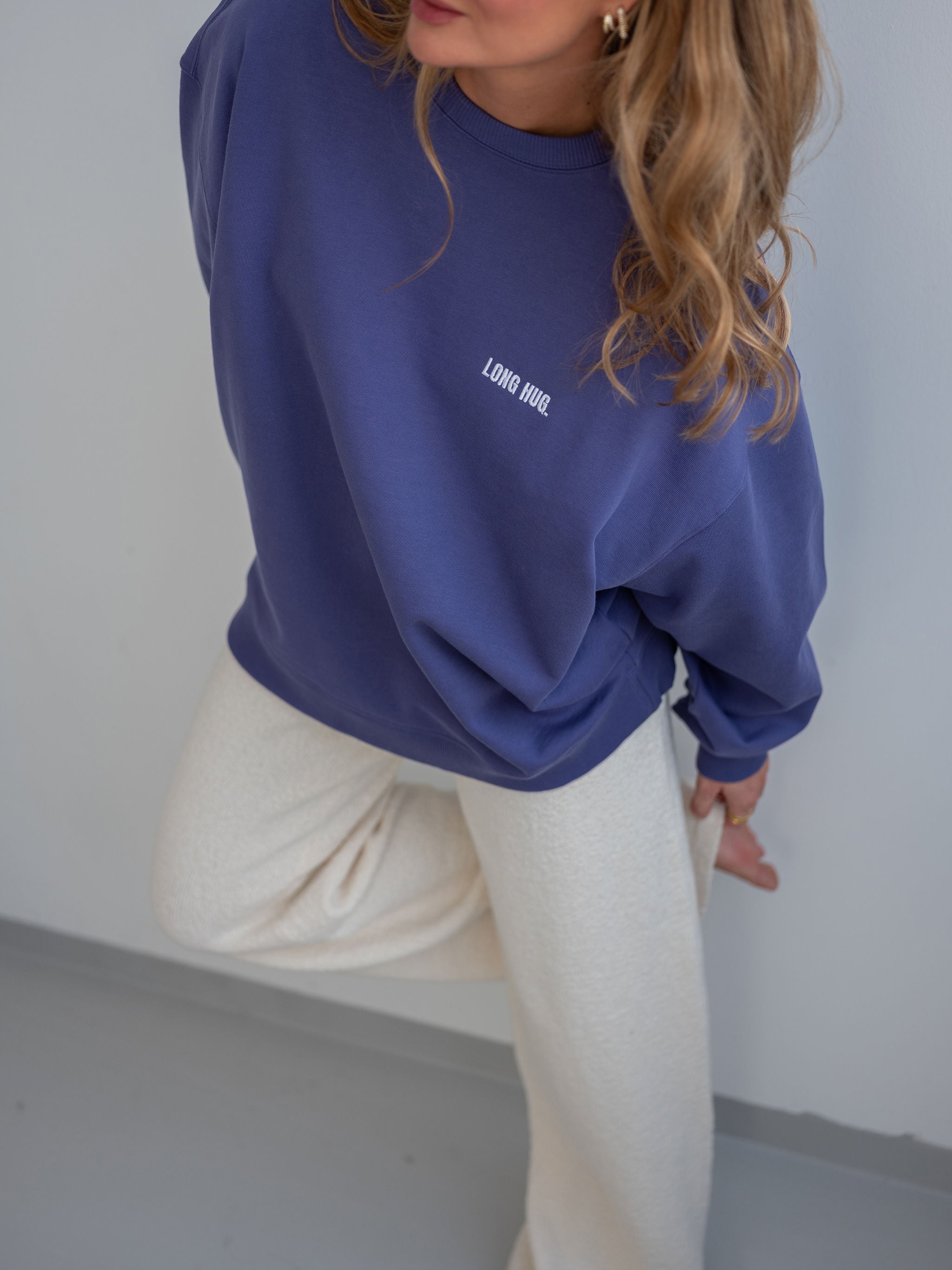 LONG HUG Sweater