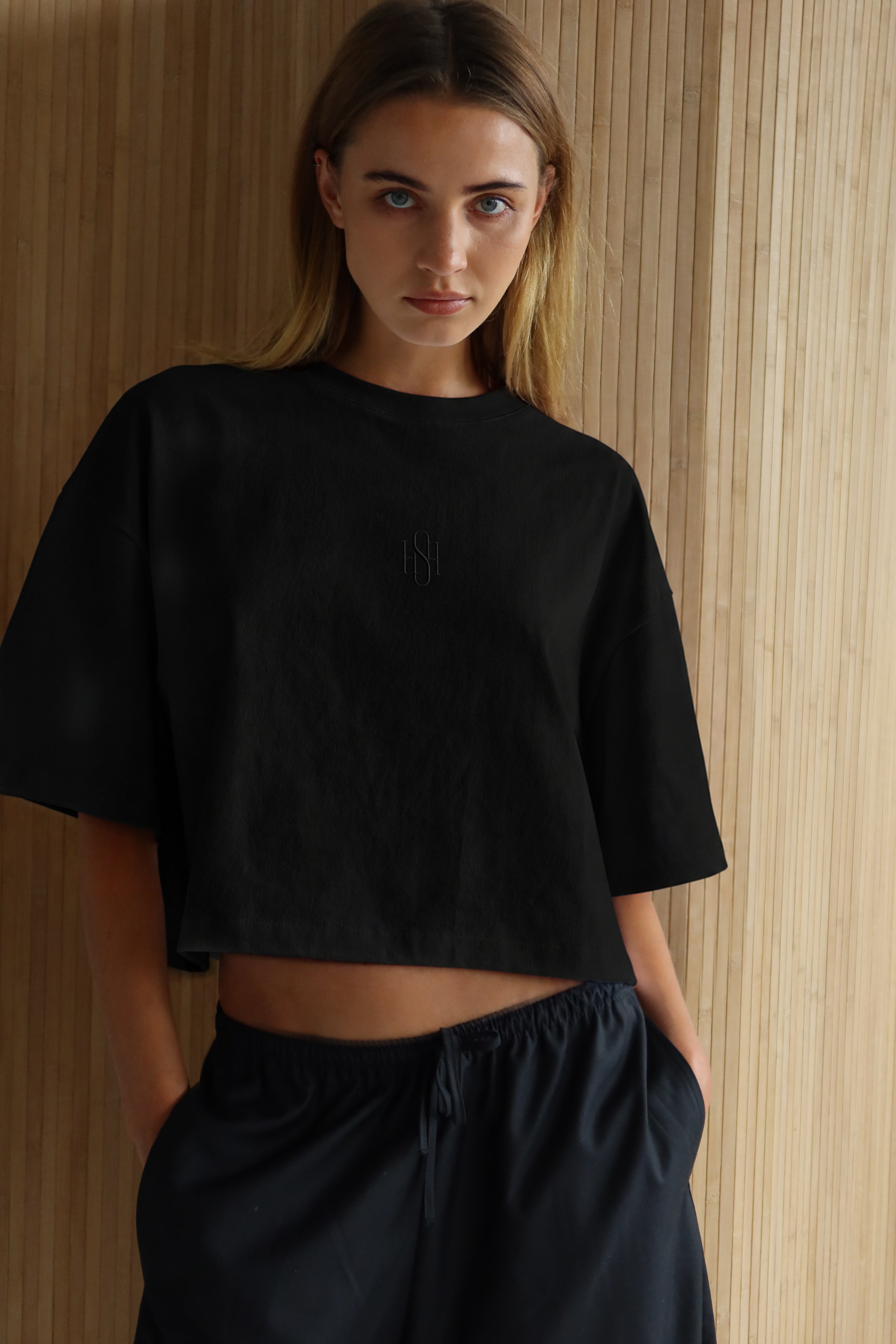 SOHO STUDIOS CROPPED T-SHIRT black (EMBROIDERY)
