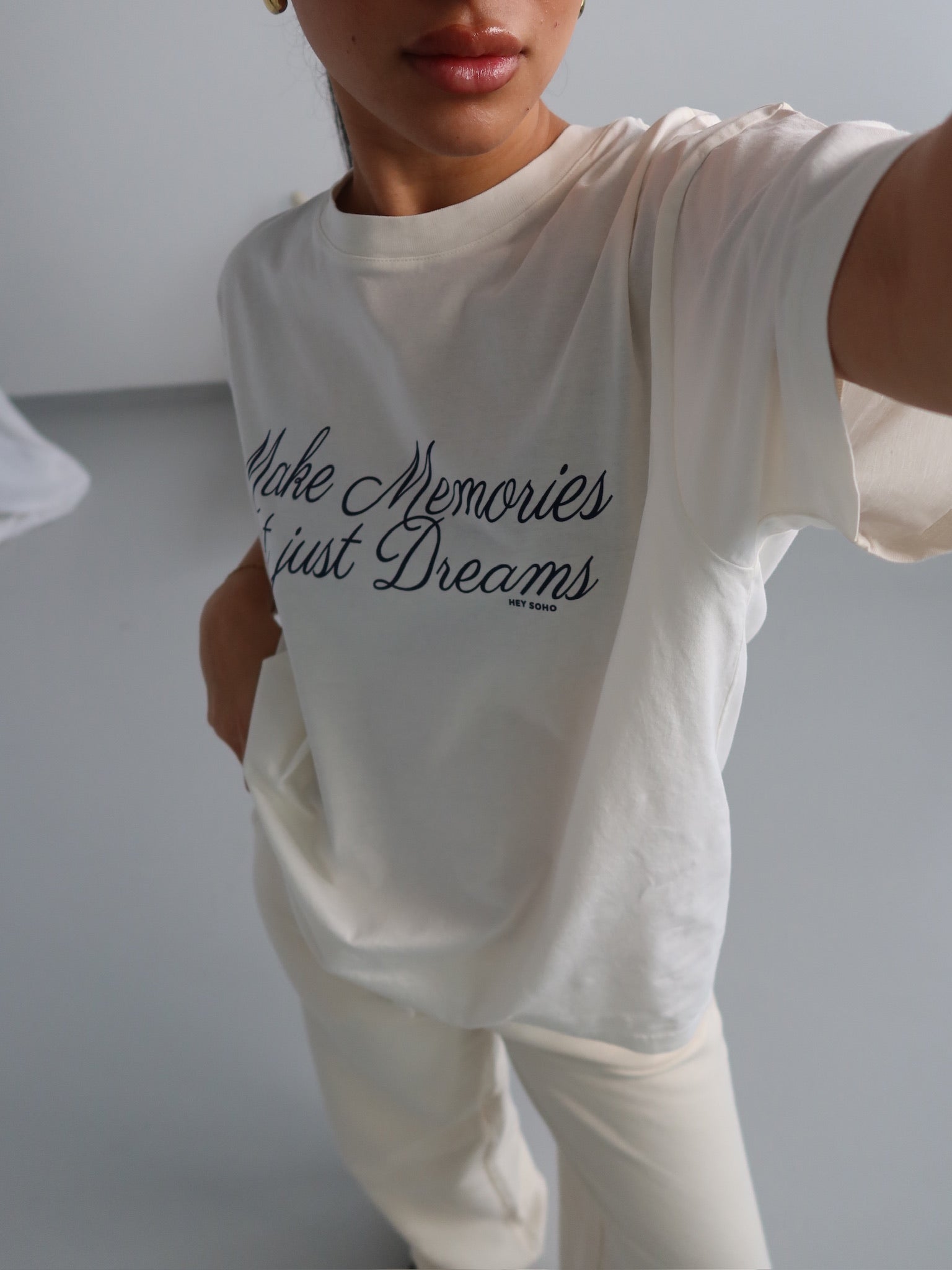 MAKE MEMORIES T-SHIRT CREME