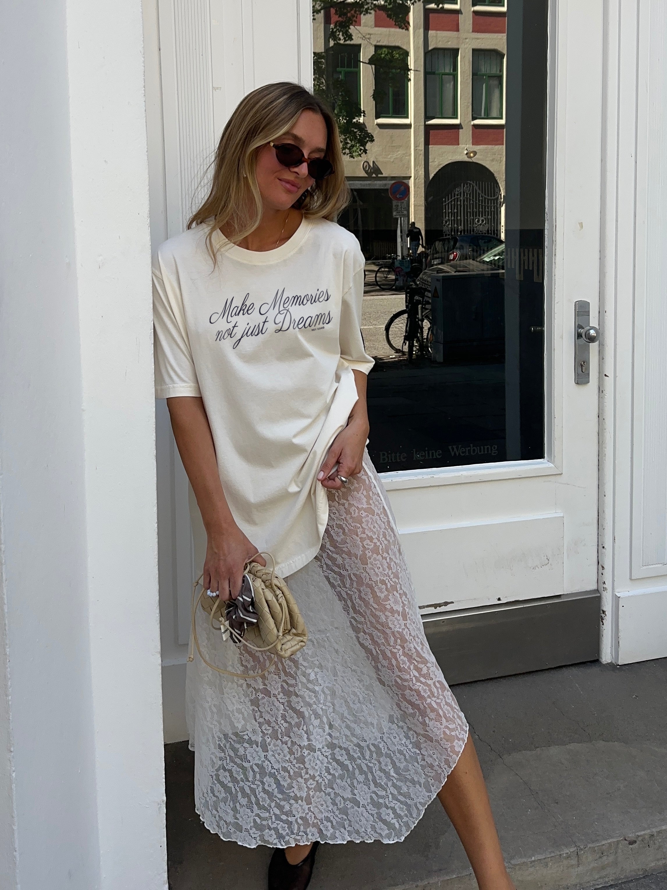 MAKE MEMORIES T-SHIRT CREME