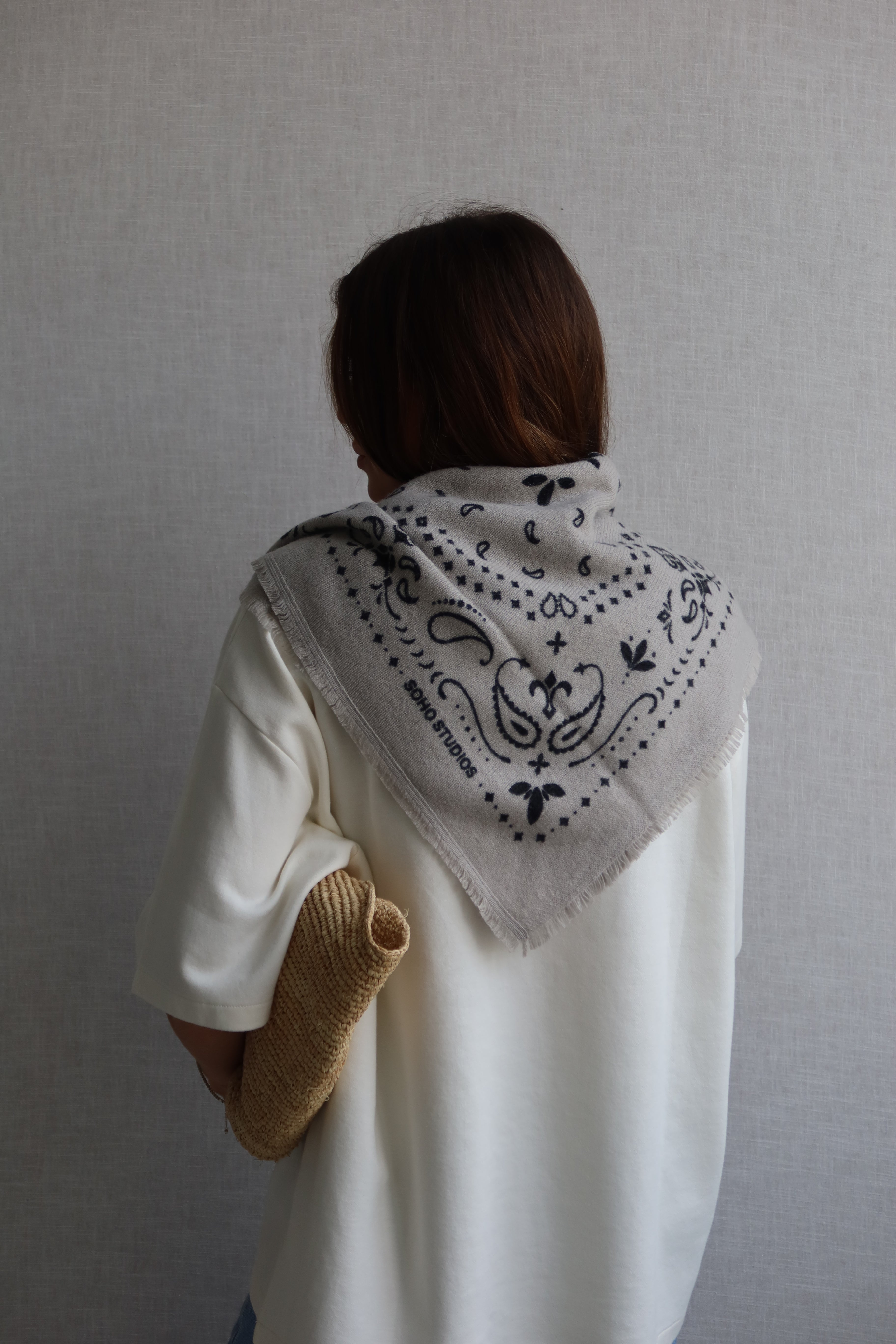 LARA SCARF TAUPE