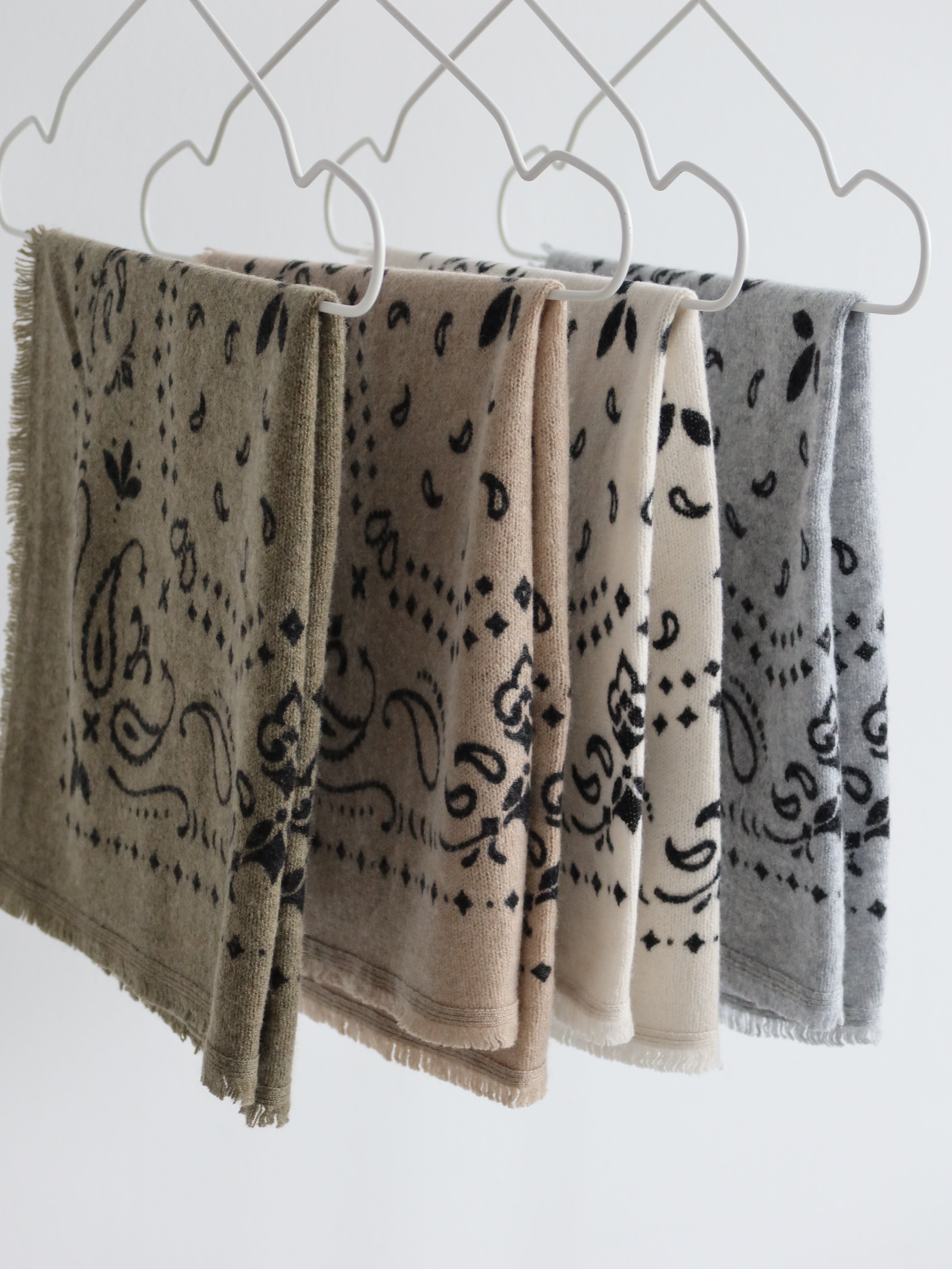 LARA SCARF KHAKI