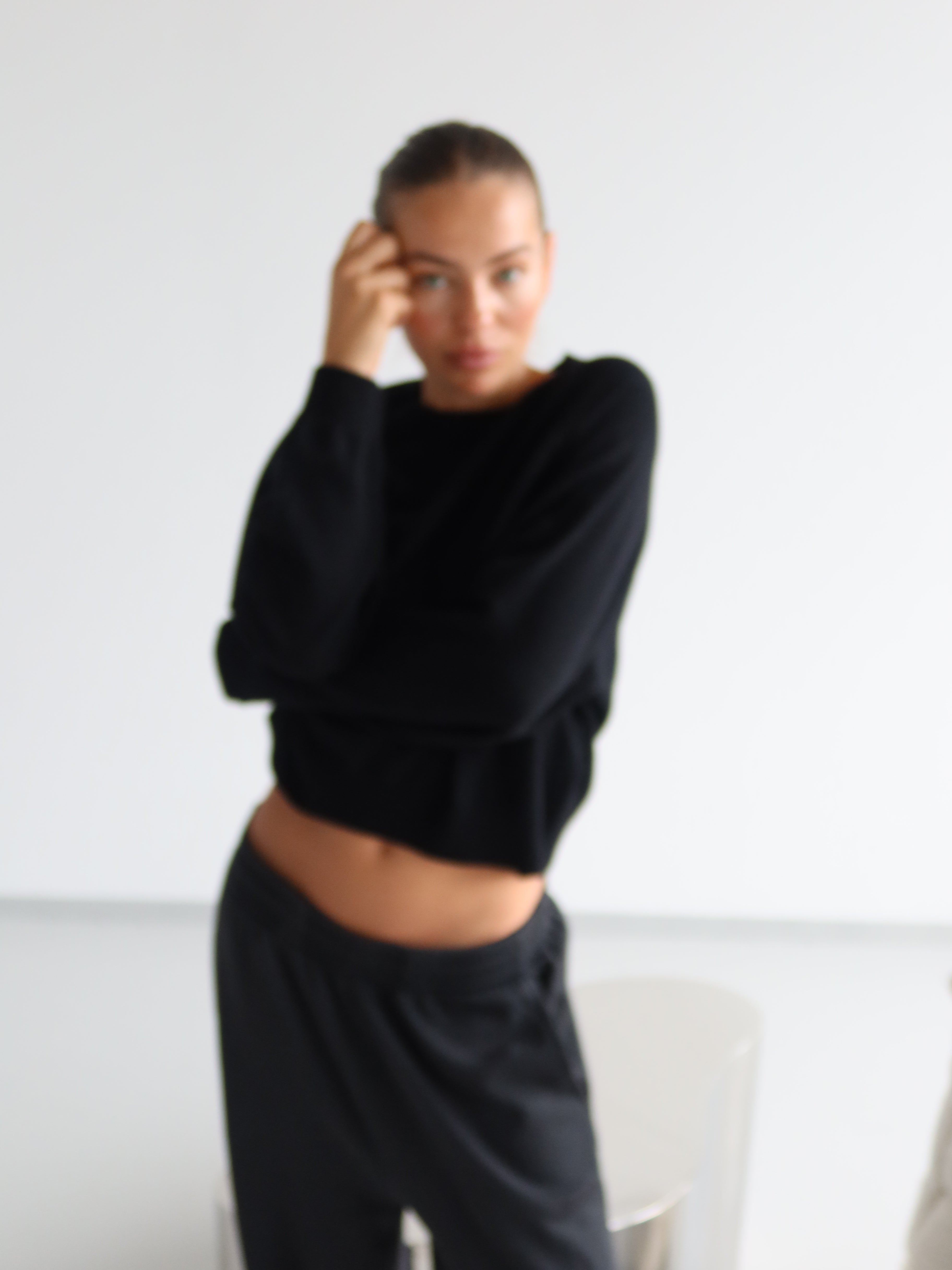 ANNA CREWNECK black
