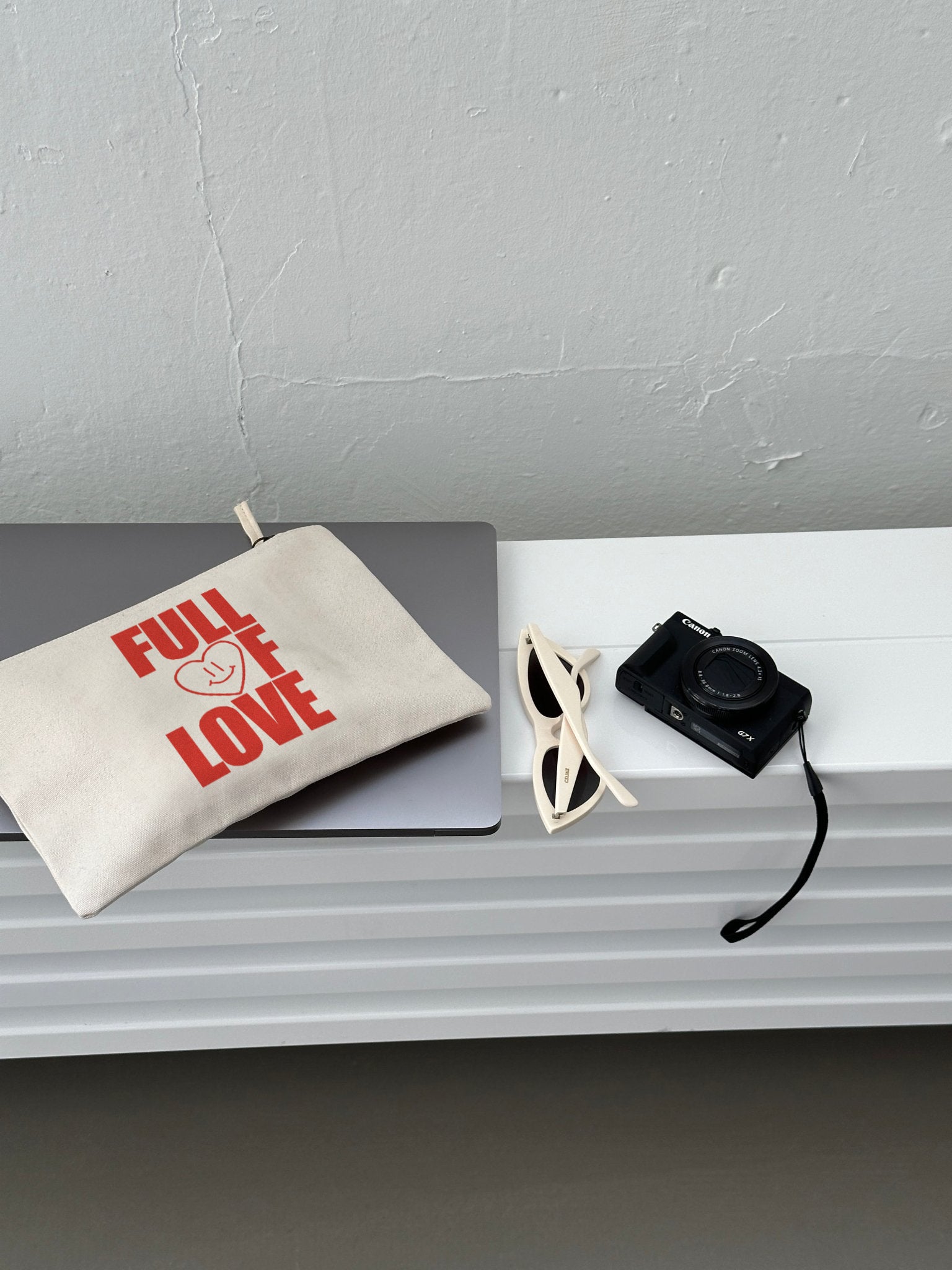 FULL OF LOVE Pouch