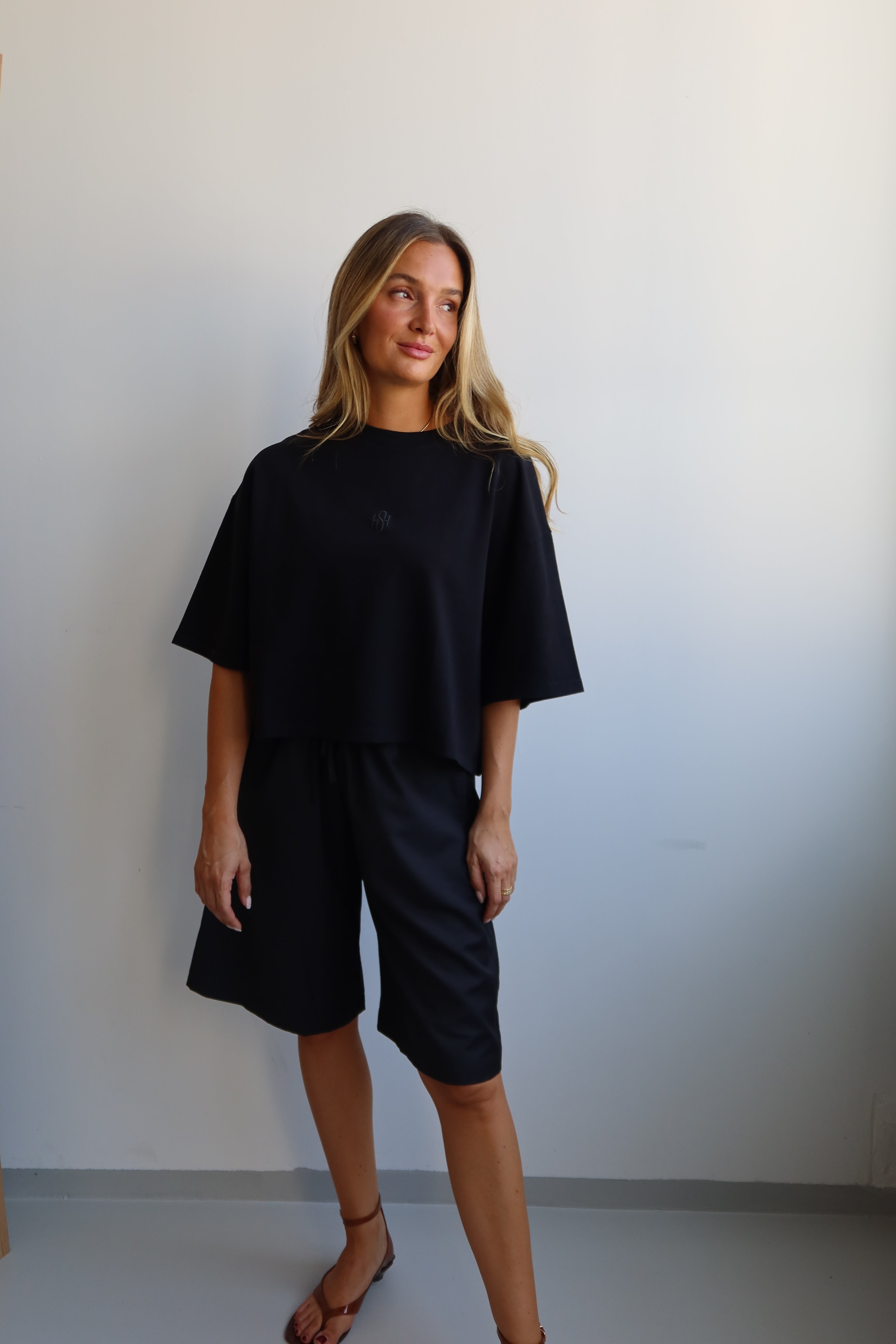 SOHO STUDIOS CROPPED T-SHIRT black (EMBROIDERY)