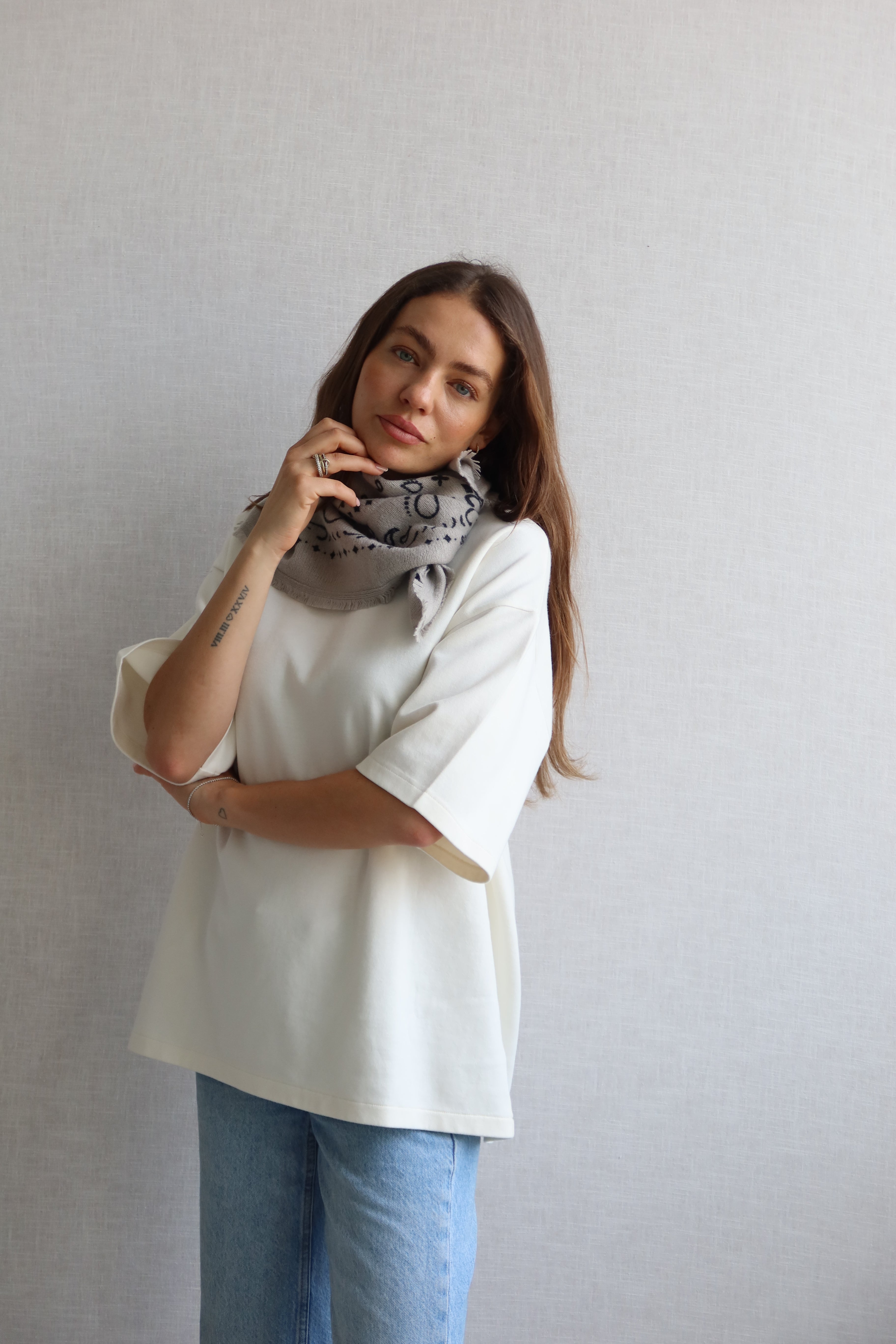 LARA SCARF TAUPE
