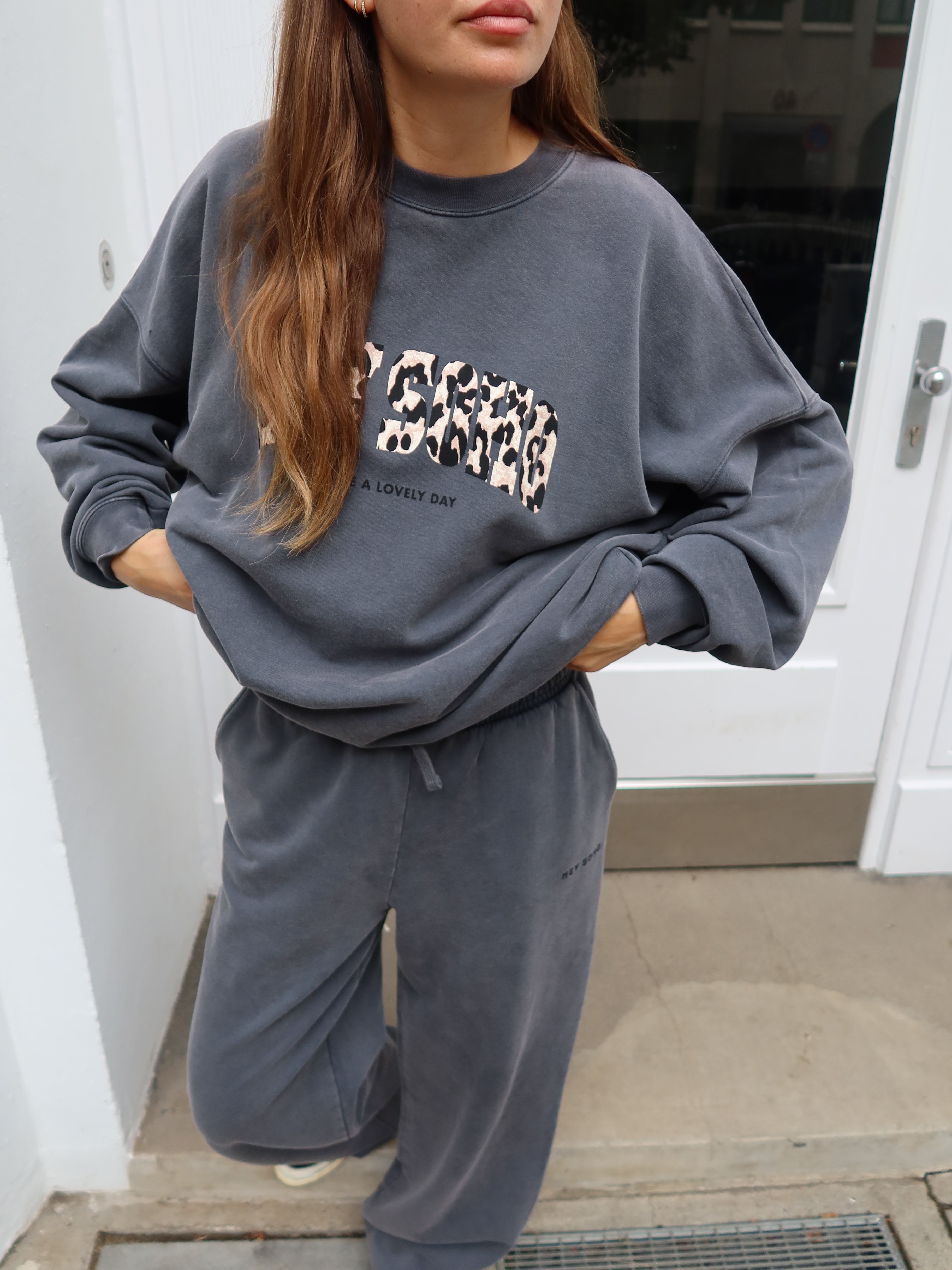 LEO SWEATSHIRT WASHED BLACK I LEO