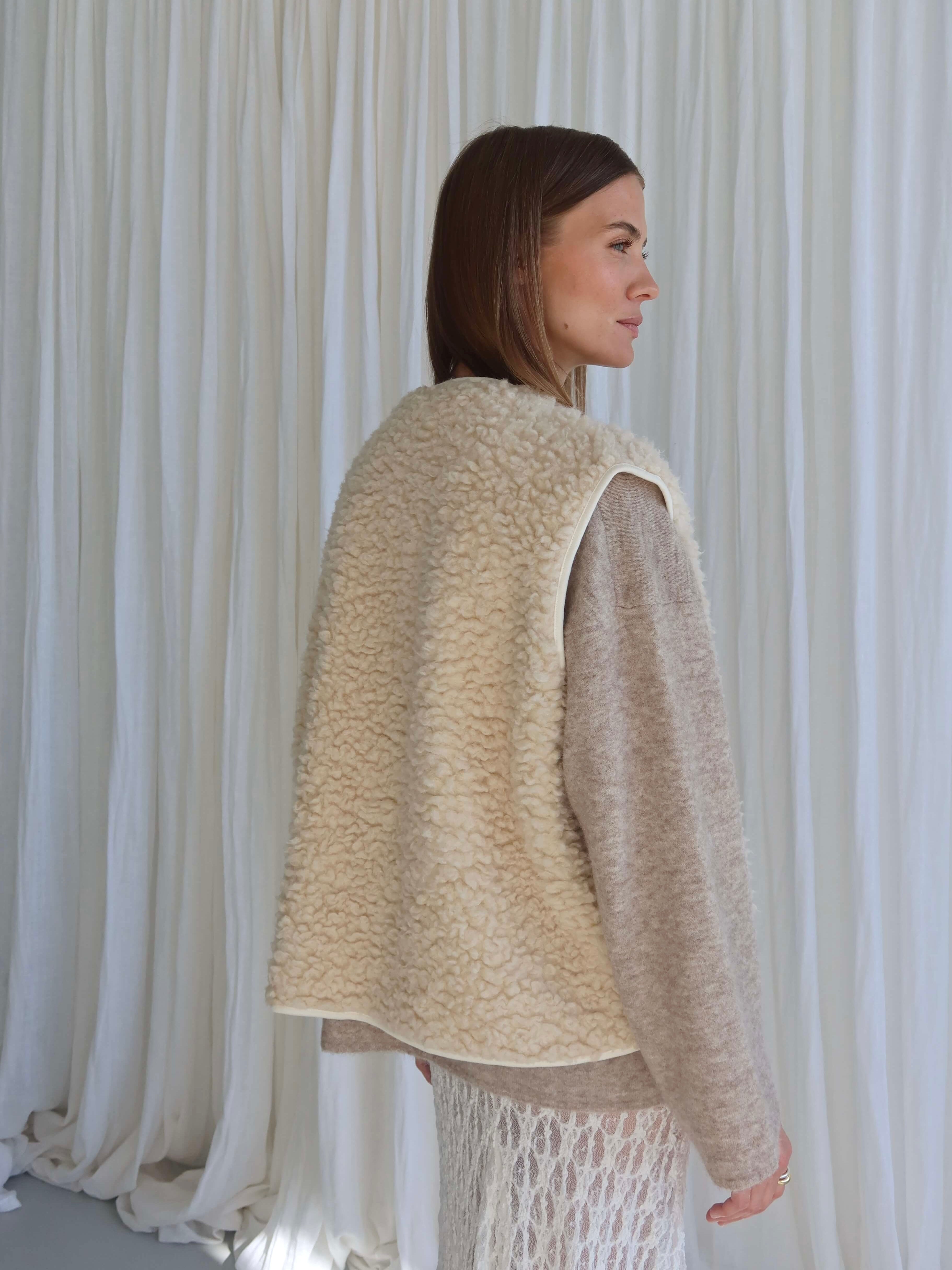 SOHO STUDIOS CELINA VEST